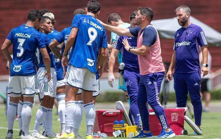 Ex-técnico do Cruzeiro, Larcamón reage a desabafo de Dinenno