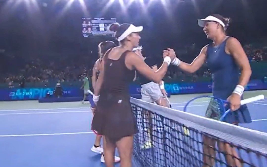 WTA 500 de Ningbo: Luisa Stefani perde final pela 1ª vez com Timea Babos e é vice