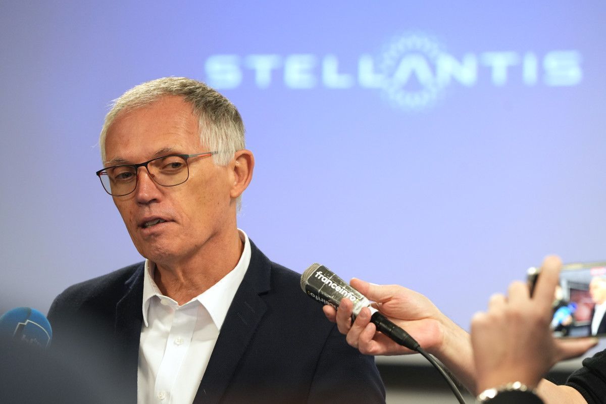 Ex-chefe da Stellantis diz que Tesla pode desaparecer em 10 anos