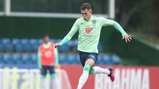 Stênio em ação durante treinamento da Seleção Brasileira sub-20
