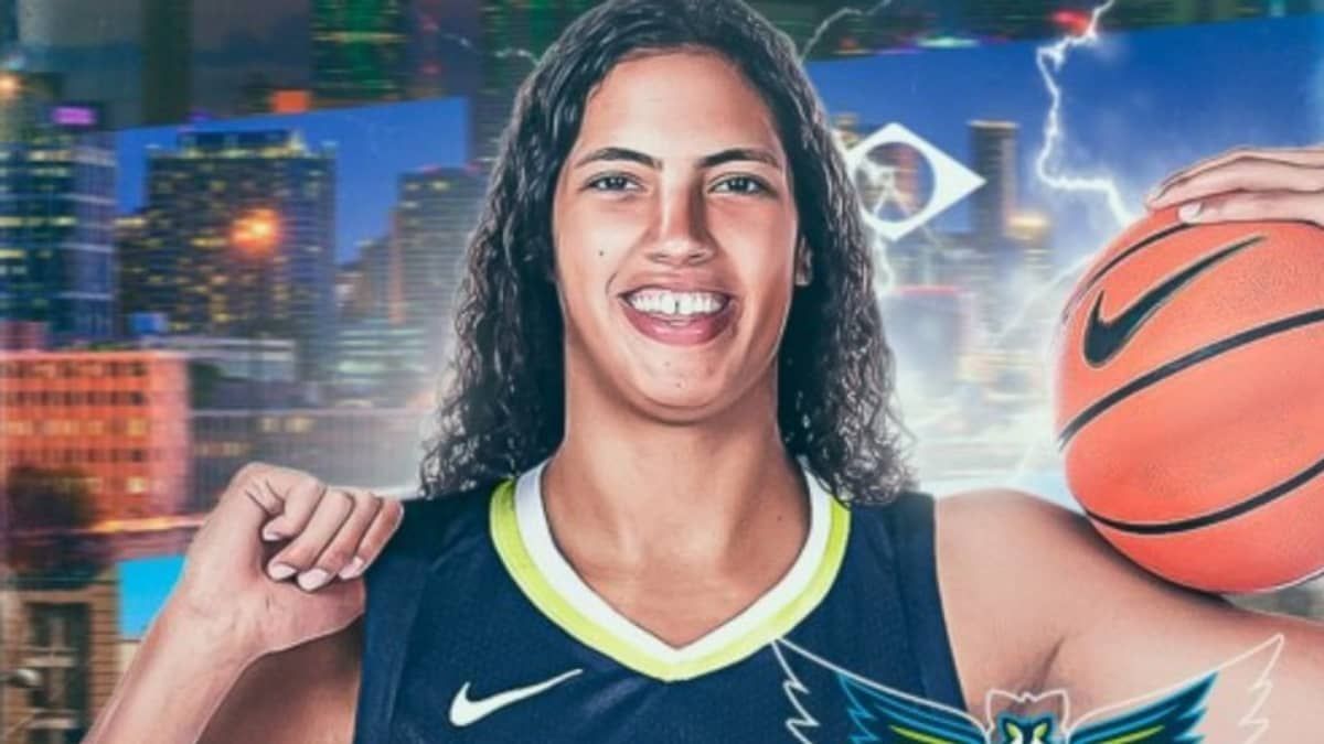 Brasileira é draftada na quarta posição por time da WNBA; saiba quem é