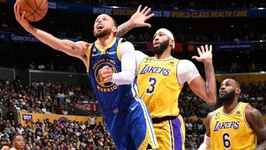 Stephen Curry, Anthony Davis e LeBron James se enfrentaram na semifinal da Conferência Oeste da NBA