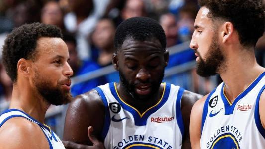 Stephen Curry, Draymon Green e Klay Thompson