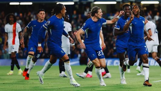 Sterling marcou duas vezes na goleada do Chelsea pela Premier League