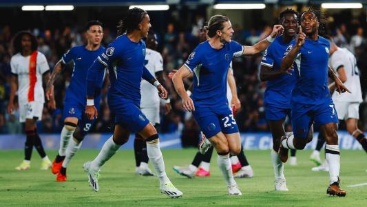 Sterling marcou duas vezes na goleada do Chelsea pela Premier League
