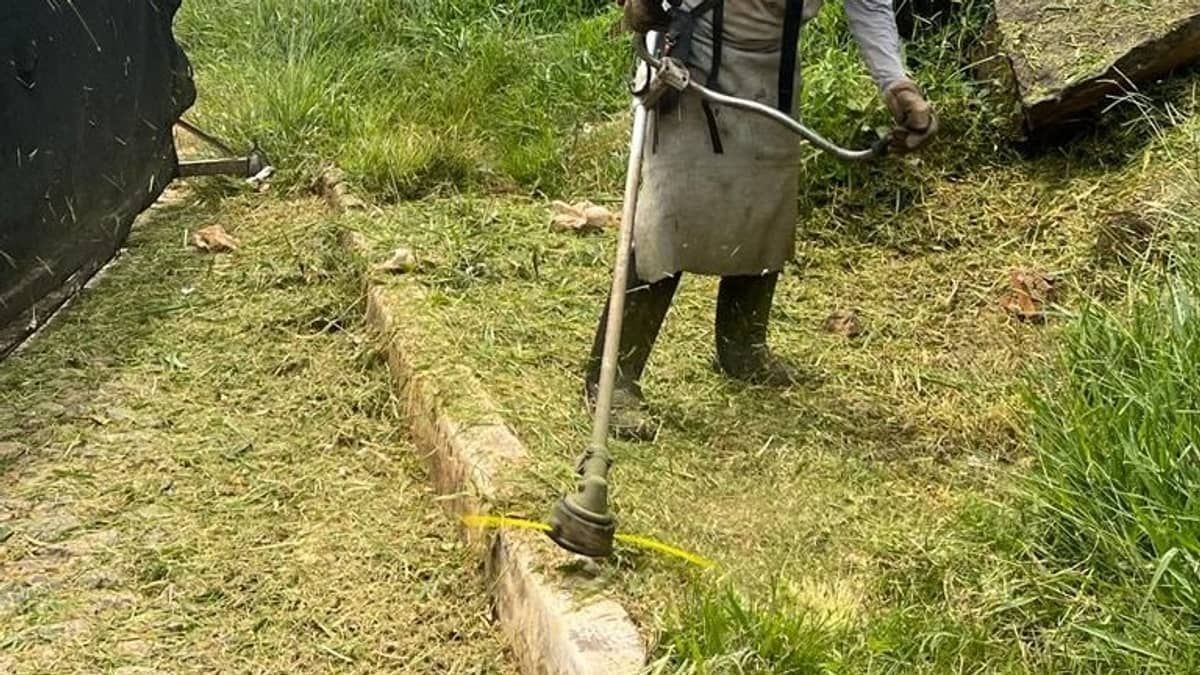 Homem com pé amputado e artrose é condenado a capinar praça em MG; STF suspende pena