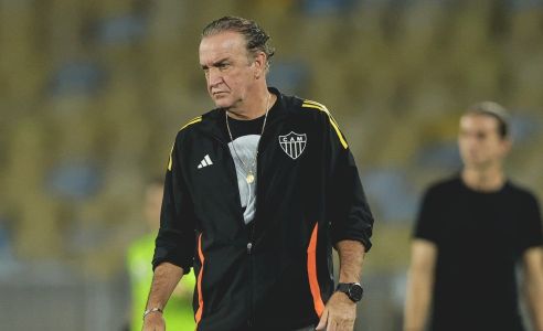 Cuca durante Flamengo 1 x 0 Atlético, pelo Brasileirão 2025