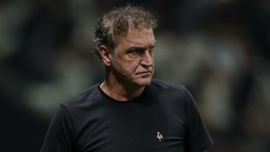 Cuca durante jogo do Atlético na temporada 2025