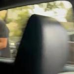 Vídeo: homem desce do carro e chuta porta de mulher após 'fechada' no Santo Agostinho