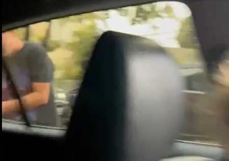 Momento em que homem briga com motorista