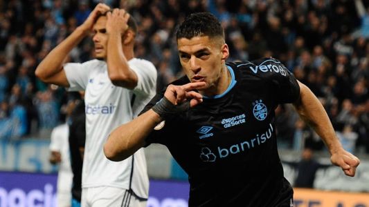 Suárez abriu o placar na vitória do Grêmio sobre o Cruzeiro, em Porto Alegre