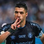 Com gol de Suárez, Grêmio vence Bahia e se aproxima do Botafogo no Brasileirão