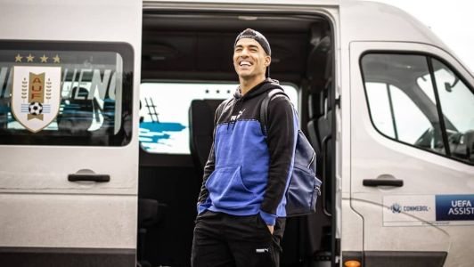 Suárez chegou a Montevidéu na tarde desta segunda-feira (13)
