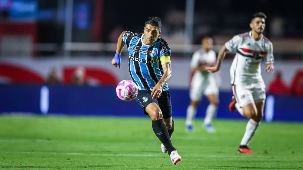 Suárez desfalca o Grêmio em duelo com o Flamengo pelo Brasileirão