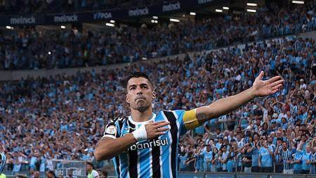 Suárez decide em despedida do Grêmio