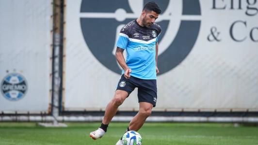 Suárez deve atuar contra o Atlético no domingo (26)