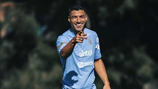 Suárez é só sorrisos no retorno à Celeste