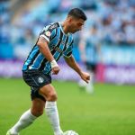 Suárez está confirmado no Grêmio para enfrentar o Botafogo; veja escalações