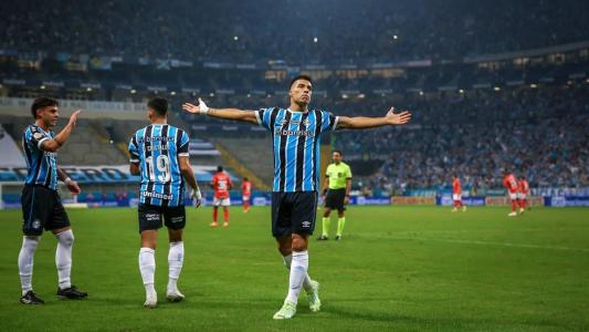 Suárez jogará o último Grenal pelo Tricolor gaúcho