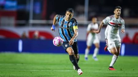 Suárez levou o terceiro cartão amarelo nos minutos finais da derrota para o São Paulo