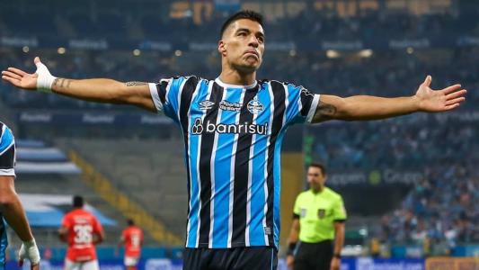 Suárez, líder de participações em gols dentro de casa