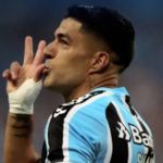 Suárez marca hat-trick em sua estreia pelo Grêmio e conquista primeiro título no Brasil