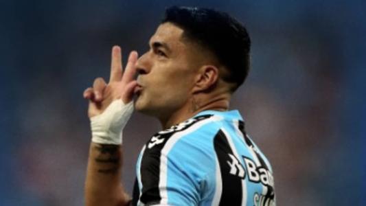 Suárez marcou três dos quatro gols do Grêmio na goleada contra o São Luiz