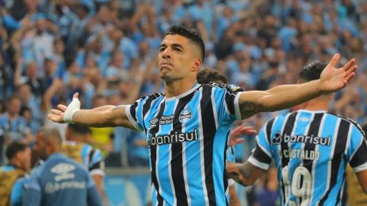 Suárez marcou um dos gols do Grêmio na vitória sobre o Inter no Gre-Nal
