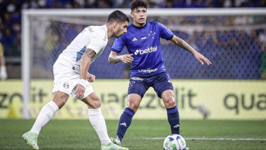 Suárez se queixou muito do gramado do Mineirão em vitória sobre o Cruzeiro