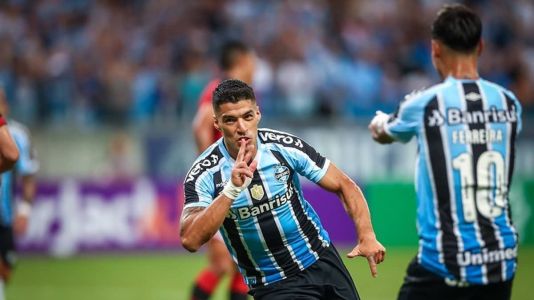 Suárez tem cinco gols em três jogos pelo Grêmio