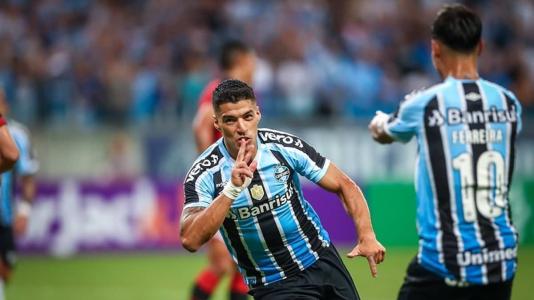 Suárez tem cinco gols em três jogos pelo Grêmio