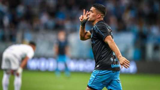 Suárez voltou a balançar as redes depois de dois meses de jejum no Grêmio