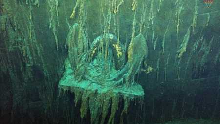 Submarino perdeu contato logo após descer