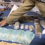 Casal que transportava drogas é preso ao tentar subornar policiais em blitz na Grande BH