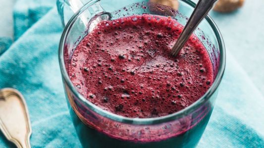 Suco detox de açaí com melancia