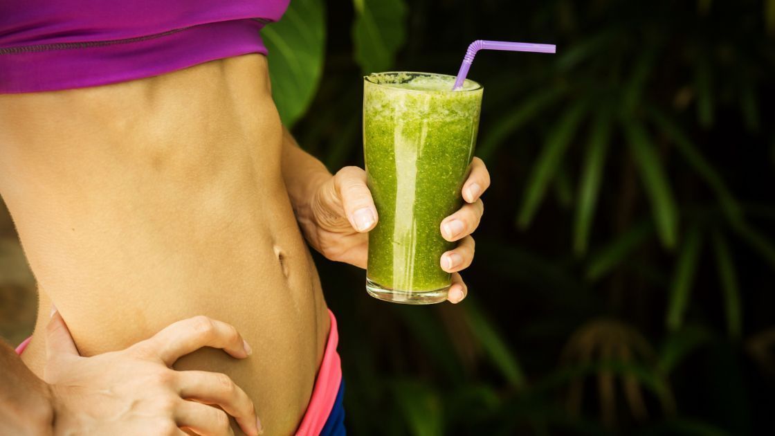 Sucos detox para espantar o calor e inchaço do corpo