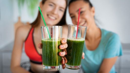 Sucos diuréticos derretem a gordura e emagrecem