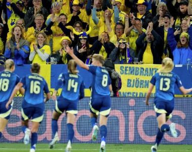 Jogadoras da Suécia comemoram gol pela Eurocopa 2025