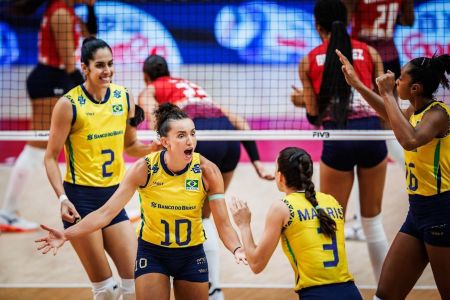 Gabi, do Brasil, foi o destaque do jogo contra a República Dominicana, neste domingo (31)