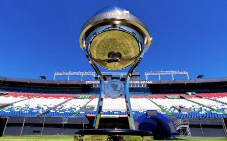 Troféu da Copa Sul-Americana de 2025 no Defensores del Chaco