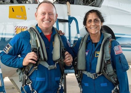 Butch Wilmore (esquerda) e Suni William (direita), os astronautas da NASA presos no espaço