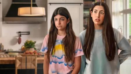 Sunny e Sadie Sandler em 'Você Não Tá Convidada pro Meu Bat Mitzvá'