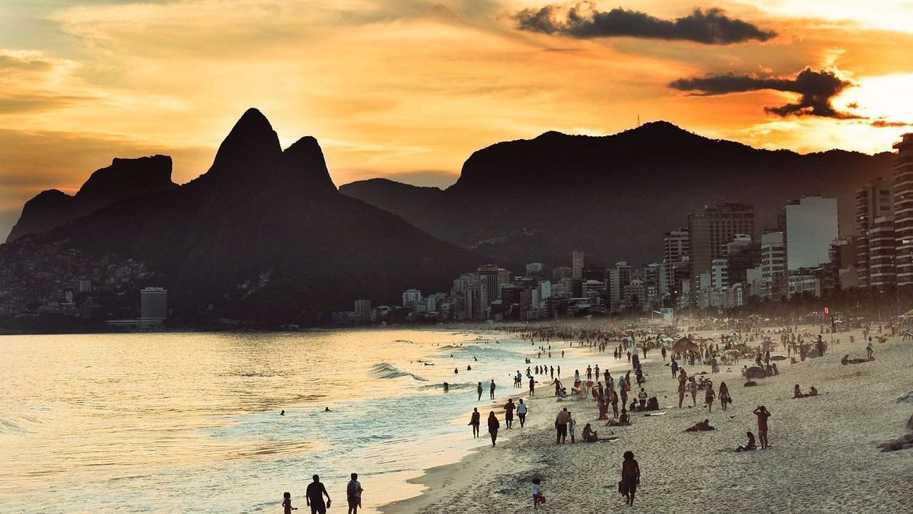 Mais da metade da população do Brasil vive a até 150 km do litoral, aponta Censo 2022