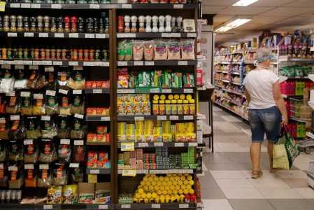 Com força do dólar, alimentos devem seguir pressionando inflação, dizem economistas | CNN Brasil