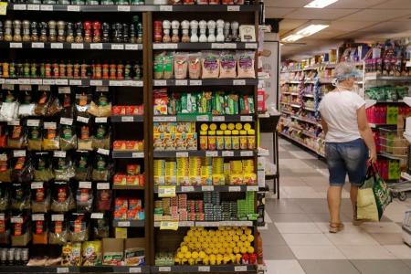 Com força do dólar, alimentos devem seguir pressionando inflação, dizem economistas | CNN Brasil