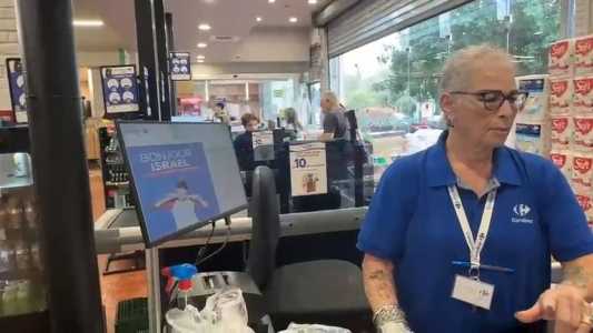 Supermercados recebem doações para montar caixas de mantimentos para os soldados