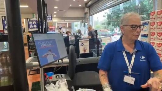 Supermercados recebem doações para montar caixas de mantimentos para os soldados