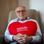 Eduardo Suplicy tem alta no RJ após cirurgia: 'Meu coração foi renovado'