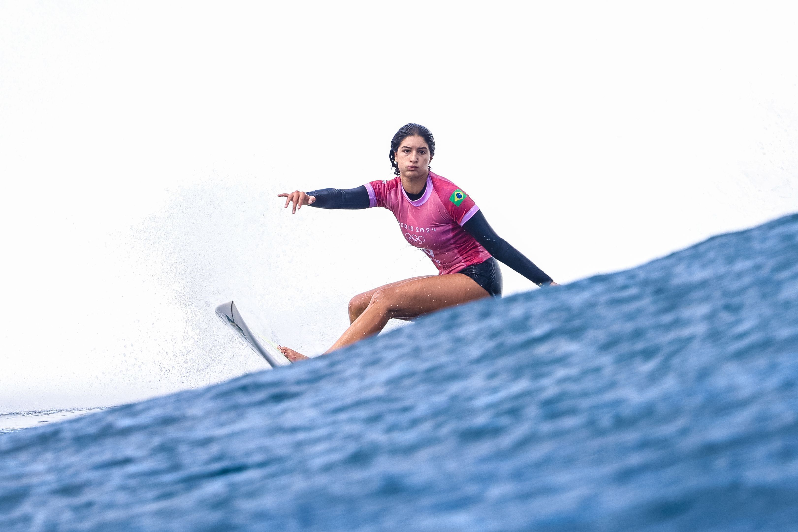 Paris 2024: brasileira Luana Silva perde e está fora da semifinal no surfe