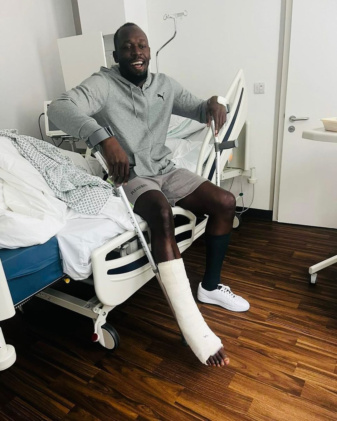 Usain Bolt passa por cirurgia após sofrer grave lesão em partida de futebol